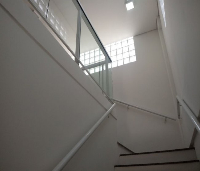 Imagem 2 da galeria do anúncio: Quarto mobiliado  C/Frigobar  proximo Ufrgs e Pucrs...