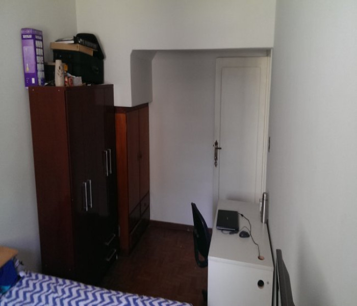 Imagem 3 da galeria do anúncio: Quarto mobiliado com banheiro individual tipo suite