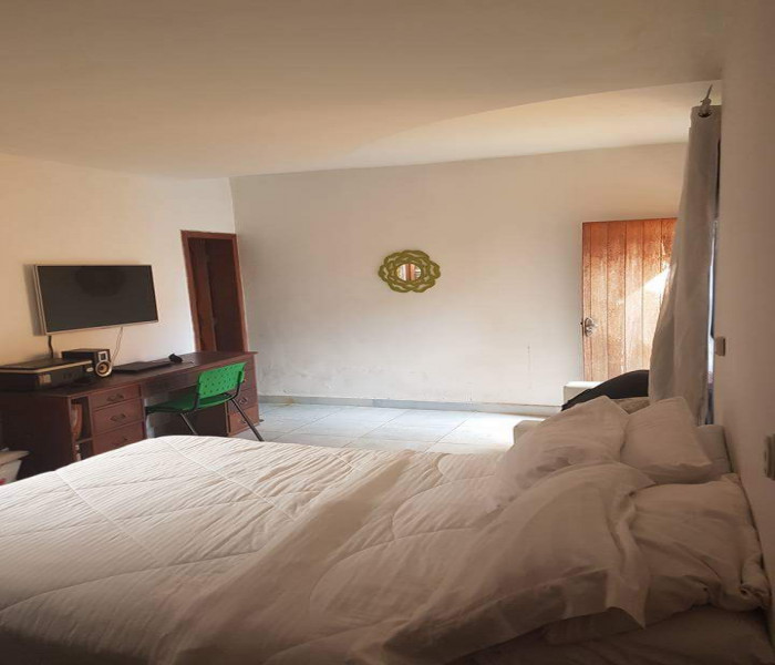 Imagem 4 da galeria do anúncio: Alugo suíte mobiliada