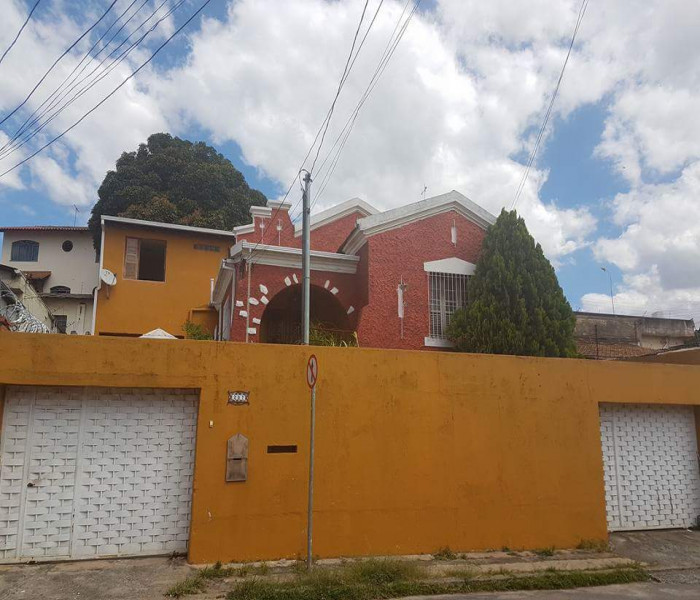 Imagem 1 da galeria do anúncio: Alugo suíte mobiliada