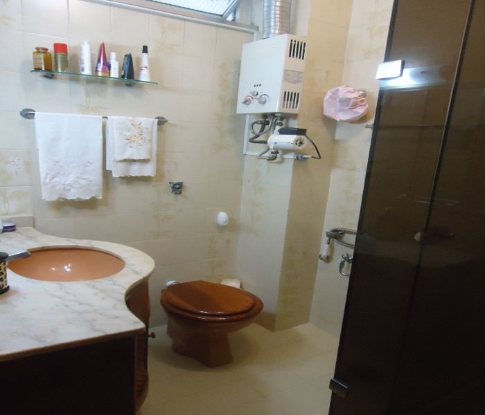 Imagem 5 da galeria do anúncio: Quarto grande mobiliado próximo a PUC