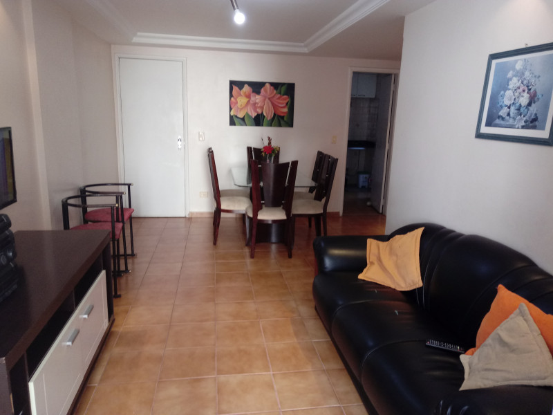 Imagem 2 da galeria do anúncio: Quarto em apto no alto do Bueno