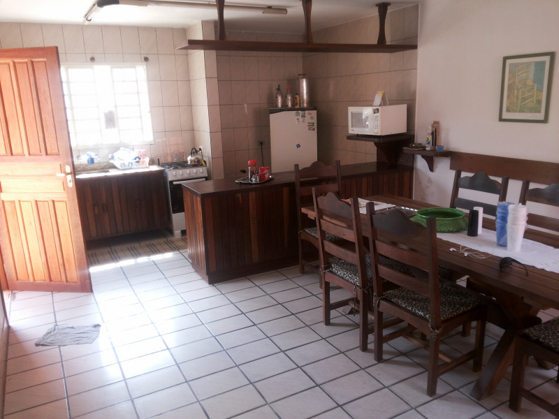 Imagem 4 da galeria do anúncio: Quarto amplo mobiliado e quarto semi mobiliadoado