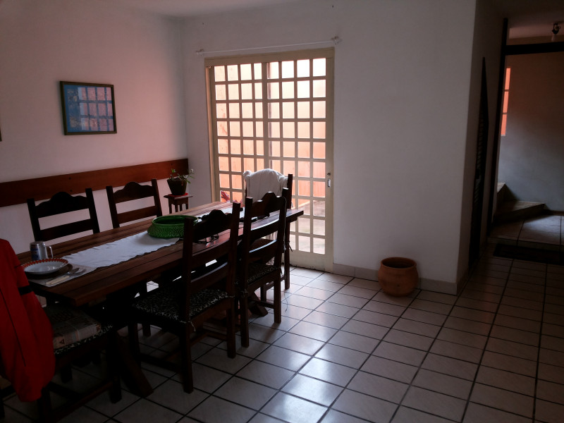 Imagem 1 da galeria do anúncio: Quarto amplo mobiliado e quarto semi mobiliadoado