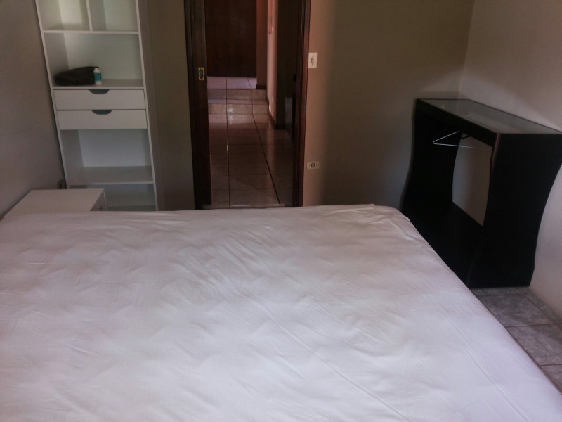 Imagem 3 da galeria do anúncio: Quarto amplo mobiliado e quarto semi mobiliadoado