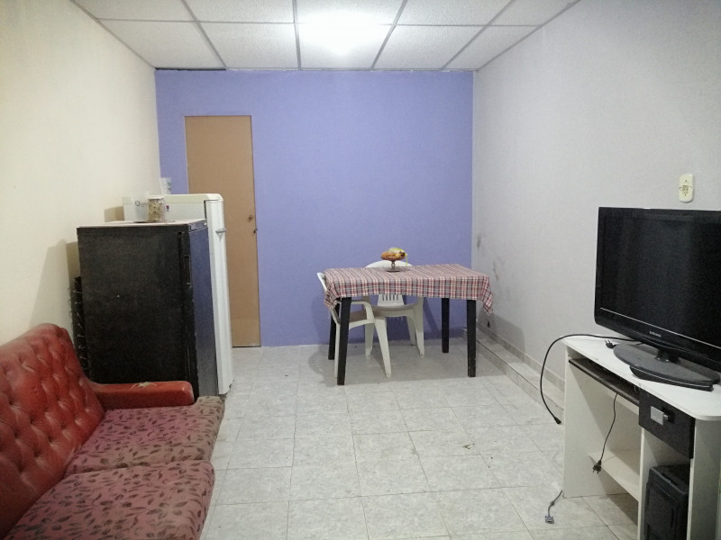 Imagem 4 da galeria do anúncio: Quarto individual com piscina