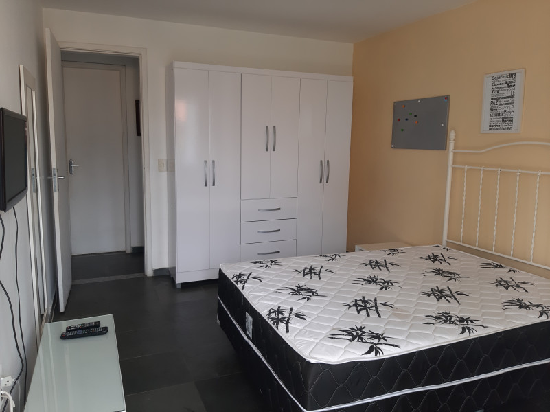 Imagem 1 da galeria do anúncio: Alugo quarto no início da Barra da Tijuca