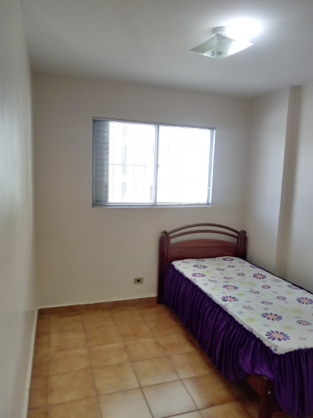 Imagem 5 da galeria do anúncio: Quarto em apto no alto do Bueno