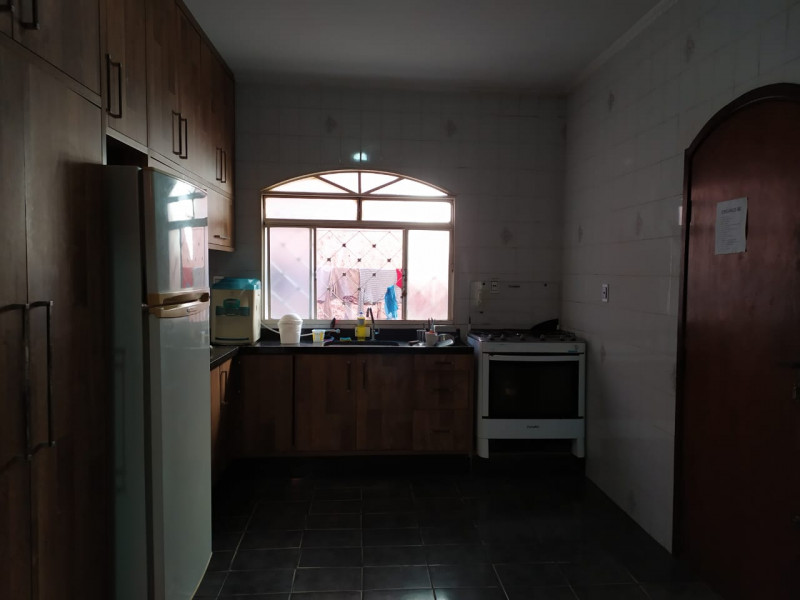 Imagem 12 da galeria do anúncio: Aluga-se quartos individuais (Feminino)