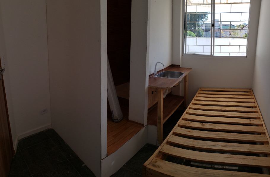 Imagem 4 da galeria do anúncio: Kitnet  Bigorrilho Batel Mobiliado Quarto com banheiro