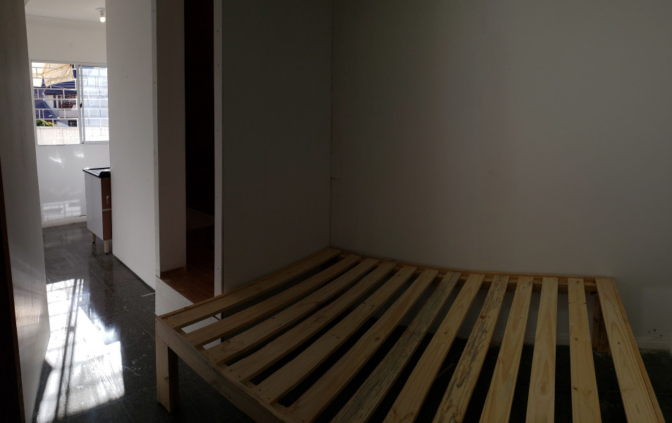 Imagem 3 da galeria do anúncio: Kitnet  Bigorrilho Batel Mobiliado Quarto com banheiro