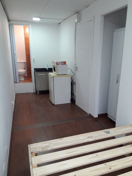 Imagem 3 da galeria do anúncio: Kitnet Portão Agua Verde Mobiliado Quarto banheiro cozinha