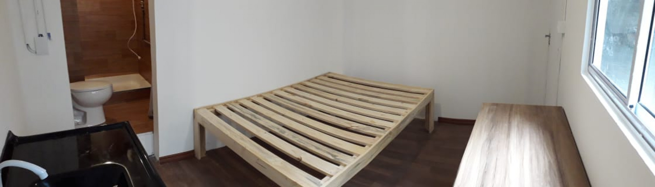 Imagem 2 da galeria do anúncio: Kitnet Portão Agua Verde Mobiliado Quarto banheiro cozinha