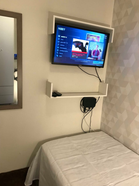 Imagem 4 da galeria do anúncio: QUARTO DEPENDÊNCIA NA ALAMEDA SANTOS - JARDINS