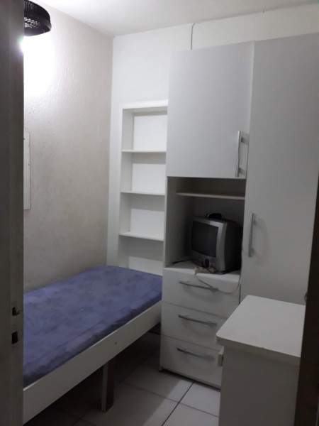 Imagem 1 da galeria do anúncio: Quarto mobiliado na asa Sul W3 casa