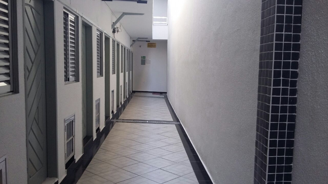 Imagem 3 da galeria do anúncio: Quarto Mobiliado para Rapazes com Vaga para Moto