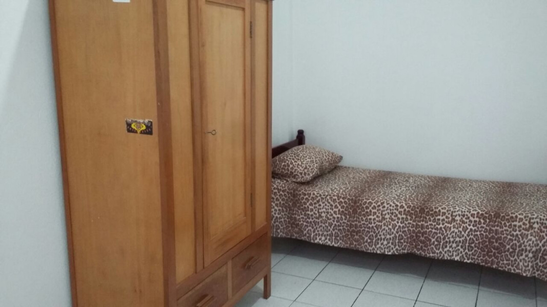 Imagem 2 da galeria do anúncio: Quarto Mobiliado para Rapazes com Vaga para Moto