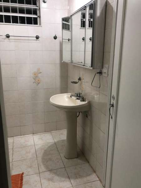 Imagem 5 da galeria do anúncio: Aluguel de quarto individual para rapazes no Guanabara