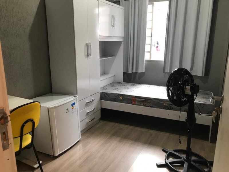 Imagem 1 da galeria do anúncio: Quartos individuais em casa mista, ao lado do Bar Veloso