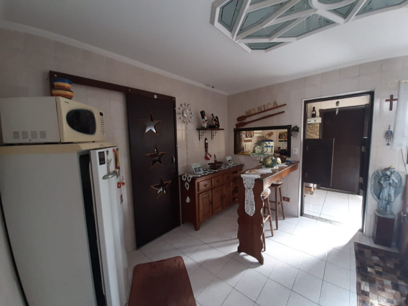 Imagem 15 da galeria do anúncio: Suíte em casarão com piscina e fácil acesso ao metrô.