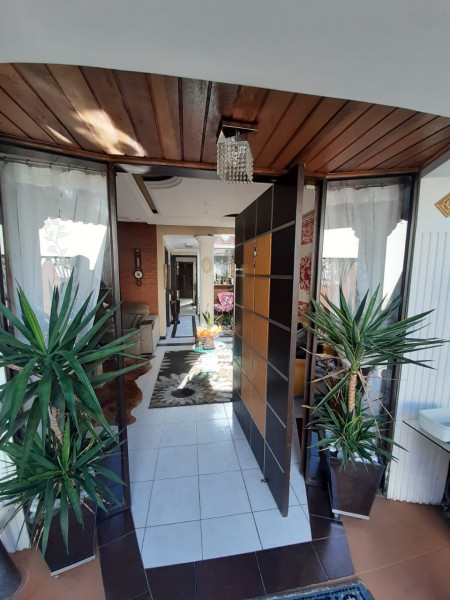 Imagem 14 da galeria do anúncio: Suíte em casarão com piscina e fácil acesso ao metrô.