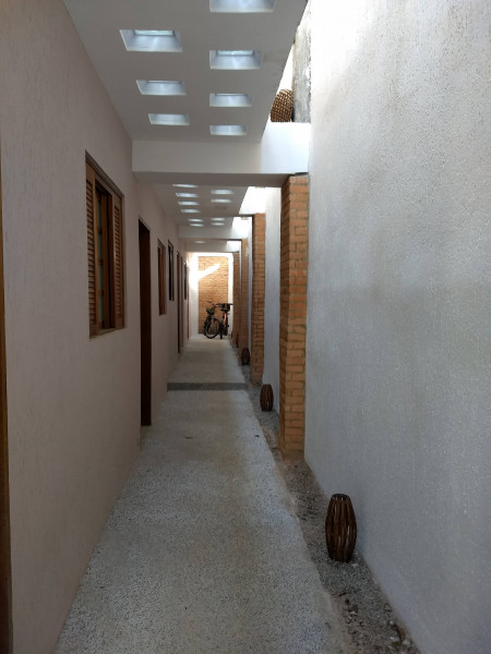 Imagem 19 da galeria do anúncio: Kitnet mobiliada com geladeira fogão e cama e individuais.