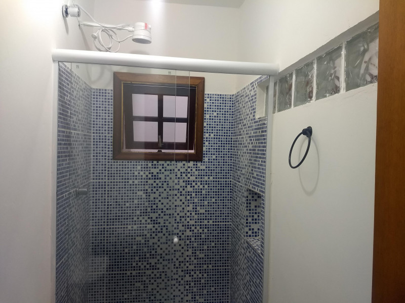 Imagem 16 da galeria do anúncio: Kitnet mobiliada com geladeira fogão e cama e individuais.