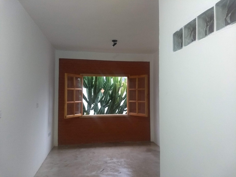 Imagem 15 da galeria do anúncio: Kitnet mobiliada com geladeira fogão e cama e individuais.