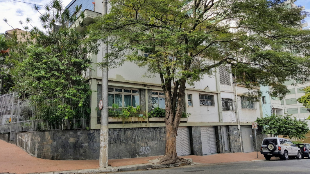 Imagem 10 da galeria do anúncio: Alugo ótimos quarto p/ moças, piscina, Lavanderia,mobiliado,