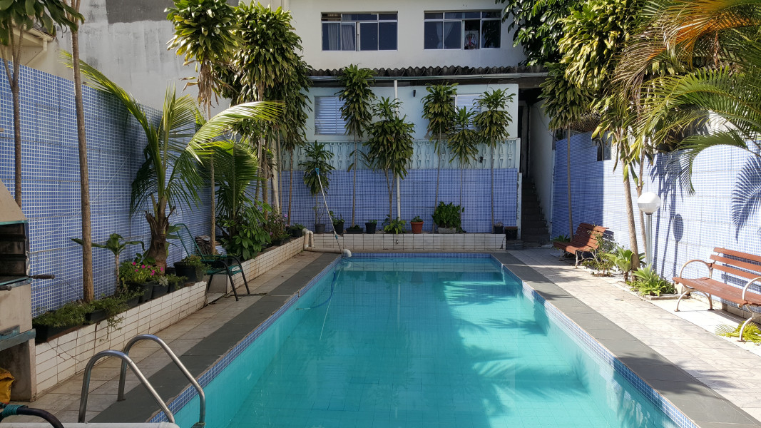 Imagem 15 da galeria do anúncio: Alugo ótimos quarto p/ moças, piscina, Lavanderia,mobiliado,