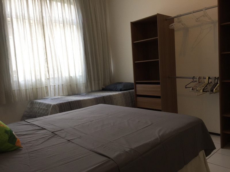 Imagem 3 da galeria do anúncio: Quarto a 2 quadras da beira mar