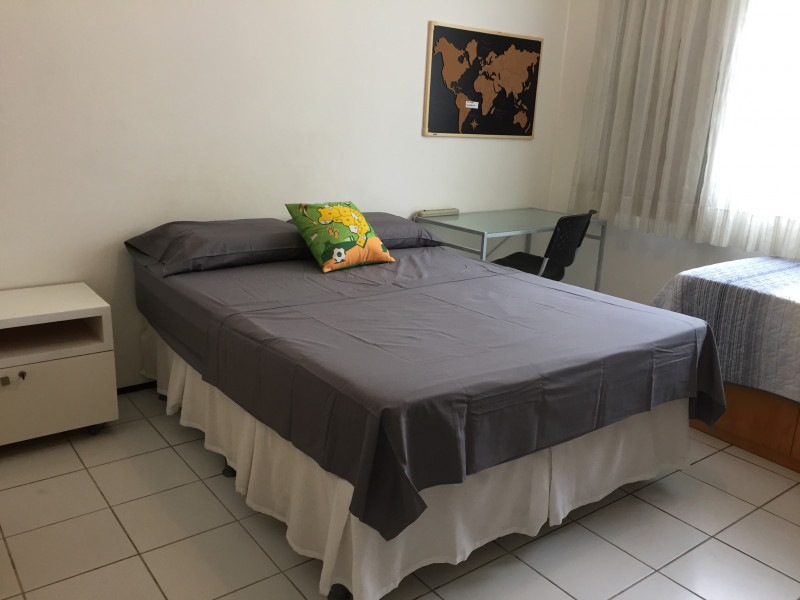 Imagem 1 da galeria do anúncio: Quarto a 2 quadras da beira mar