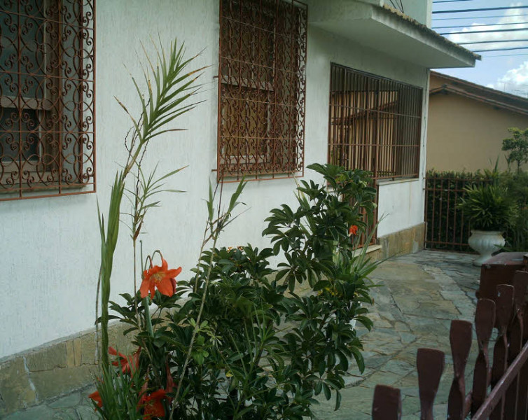 Imagem 8 da galeria do anúncio: Quarto - Rua Catete - Alto Barroca - Entrada independente