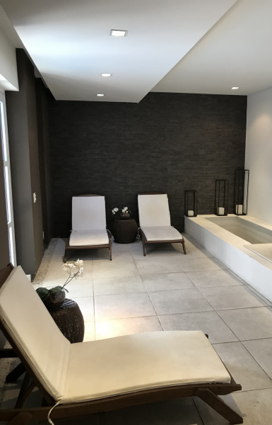 Imagem 6 da galeria do anúncio: Alugo Quartos Mobiliados /Pisinas/Sauna/Spa