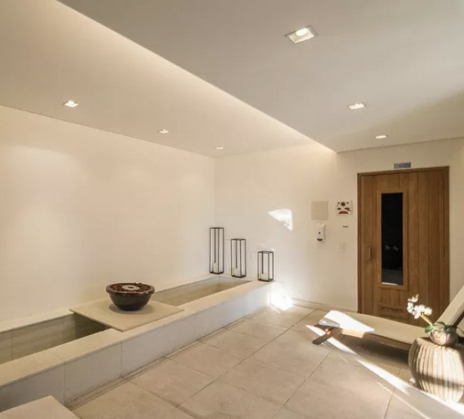 Imagem 3 da galeria do anúncio: Alugo Quartos Mobiliados /Pisinas/Sauna/Spa