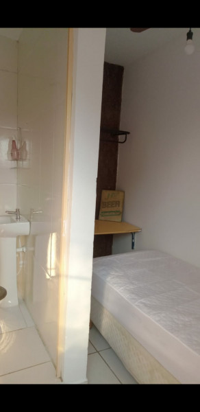 Imagem 1 da galeria do anúncio: Quarto com banheiro individual mobiliado a 500 m do metrô