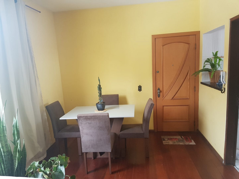 Imagem 2 da galeria do anúncio: Alugo quarto mobiliado! Excelente localização.