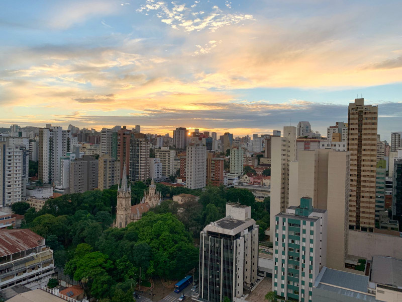 Imagem 8 da galeria do anúncio: Suíte - Quarto enorme - Ótima localização - Vista incrível