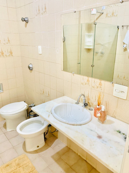 Imagem 6 da galeria do anúncio: Suíte - Quarto enorme - Ótima localização - Vista incrível