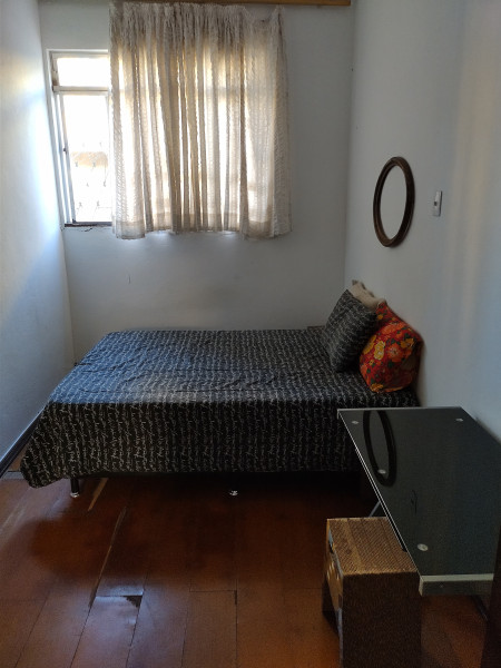 Imagem 1 da galeria do anúncio: Quarto amplo em casa bem localizada