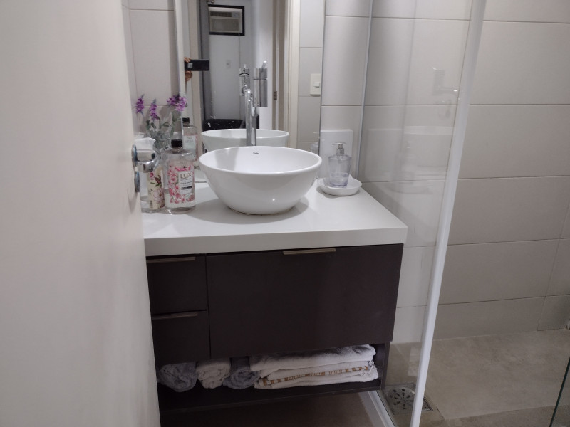 Imagem 20 da galeria do anúncio: Quarto decorado, novíssimo, com tv, ar, móvei, banheiro exc.