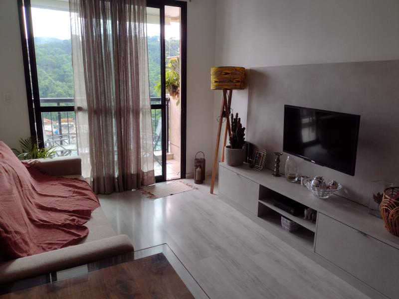 Imagem 16 da galeria do anúncio: Quarto decorado, novíssimo, com tv, ar, móvei, banheiro exc.