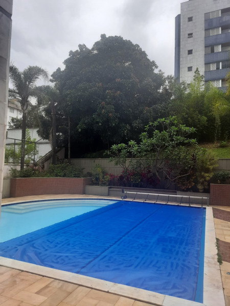 Imagem 10 da galeria do anúncio: qrto mobiliado; armários; mesa/cadeira; espelho e frigobar