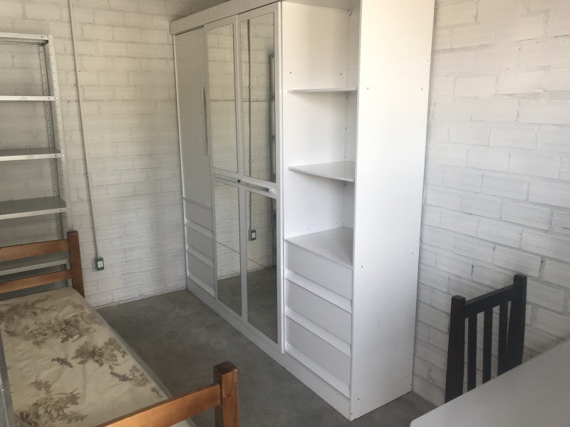 Imagem 15 da galeria do anúncio: ALUGUEL QUARTOS INDIVIDUAIS - 4 Distrito