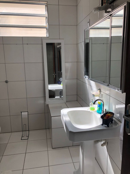 Imagem 3 da galeria do anúncio: Quarto em casa ampla (apenas roommate femininas).