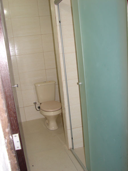 Imagem 10 da galeria do anúncio: Alugo Quarto Individual - Centro - em Área de Seg