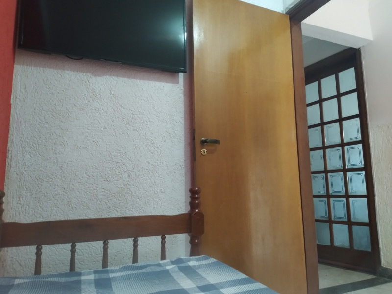 Imagem 2 da galeria do anúncio: Quarto, cozinha, sala, banheiro privativo