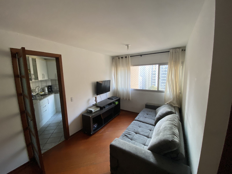 Imagem 2 da galeria do anúncio: Quarto Imobiliado Bigorrilho/ Mercês