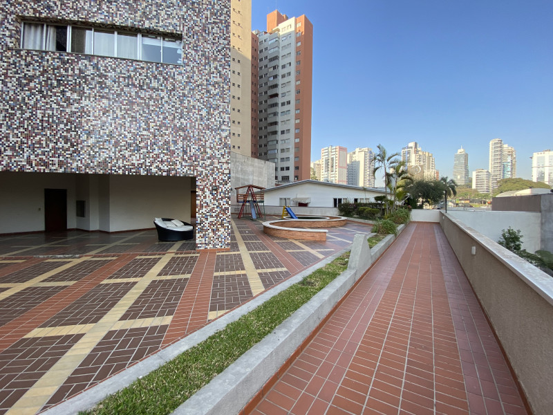 Imagem 8 da galeria do anúncio: Quarto Imobiliado Bigorrilho/ Mercês