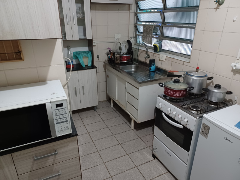 Imagem 3 da galeria do anúncio: Quarto individual c/ ventilador, frigobar e mobiliado.